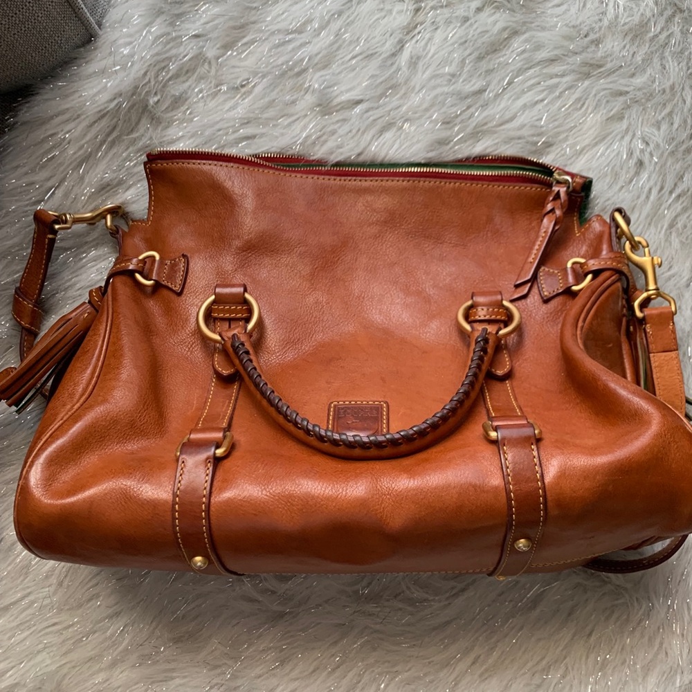 BEAUTIFUL LIKE NEW DOONEY AND BOURKE SATCHEL BAG